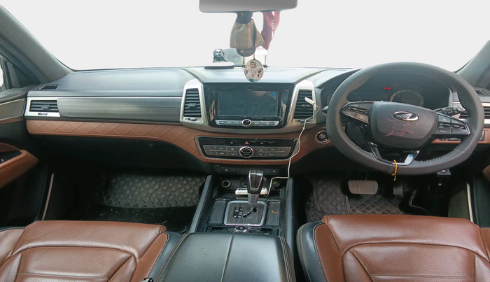 2021 Mahindra ALTURAS G4 4WD AT, Diesel, Automatic, 1,00,368 km, interior