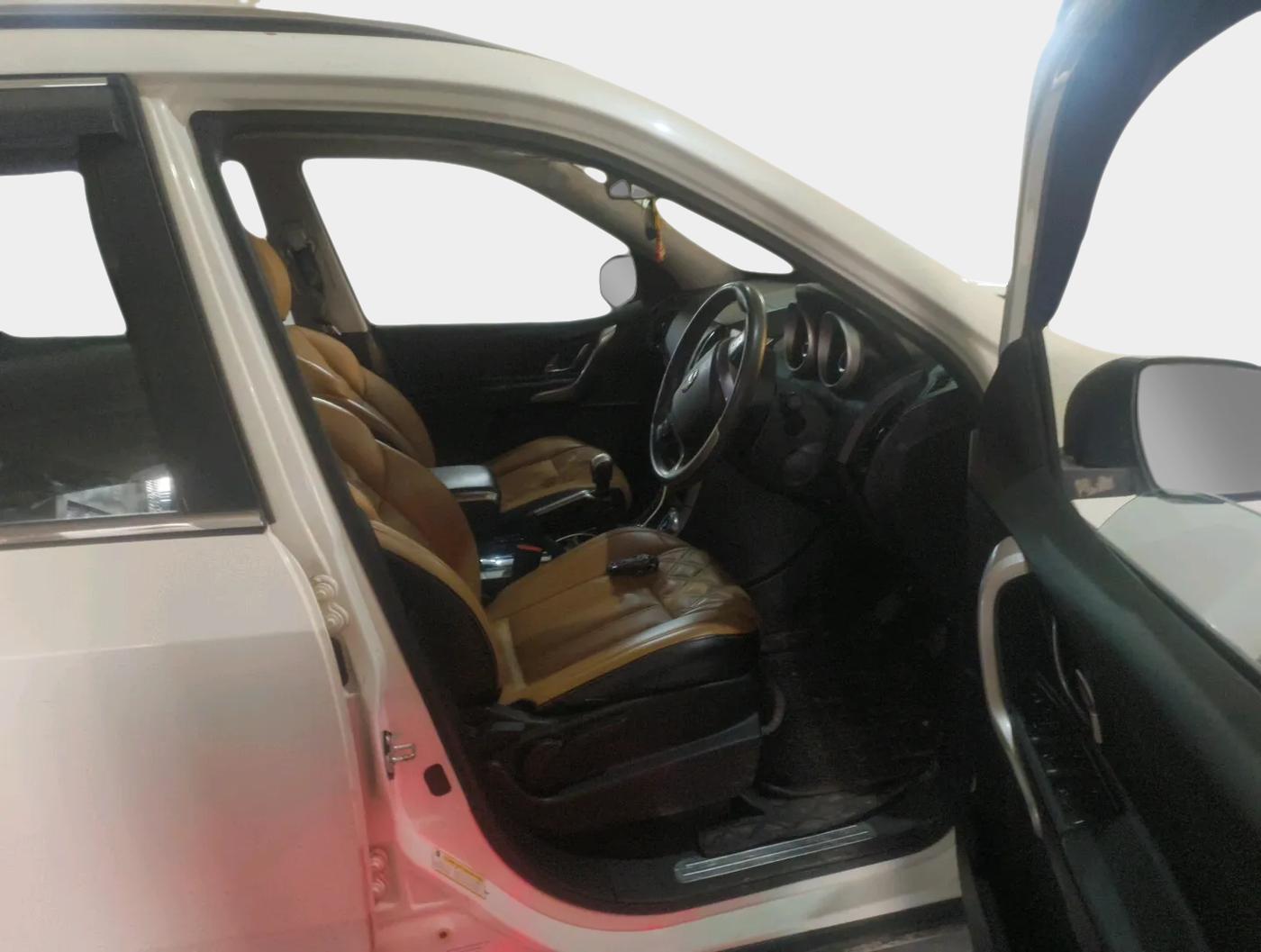 2021 Mahindra XUV500 W9, Diesel, Manual, 46,419 km, interior