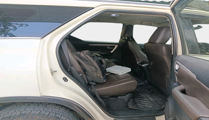 2017 Toyota Fortuner 2.8 4X2 AT, Diesel, Automatic, 86,611 km, interior