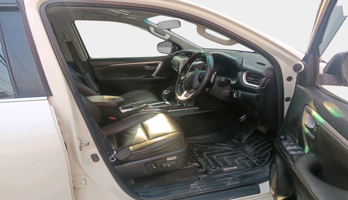 2017 Toyota Fortuner 2.8 4X2 AT, Diesel, Automatic, 86,611 km, interior