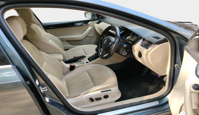 2018 Skoda Octavia L&K 1.8 TSI AT, Petrol, Automatic, 1,11,491 km, interior