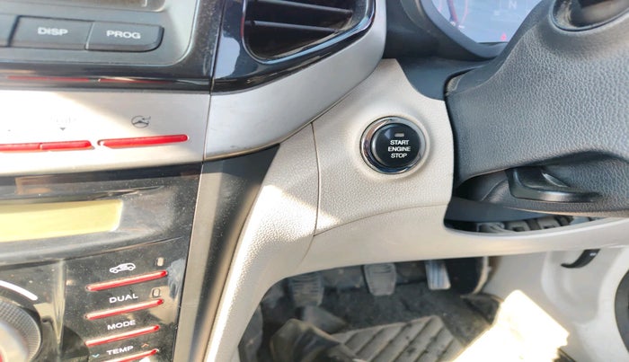 2019 Mahindra XUV300 W8 (O) 1.5 DIESEL, Diesel, Manual, 89,237 km, interior