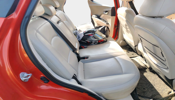 2019 Mahindra XUV300 W8 (O) 1.5 DIESEL, Diesel, Manual, 89,237 km, interior