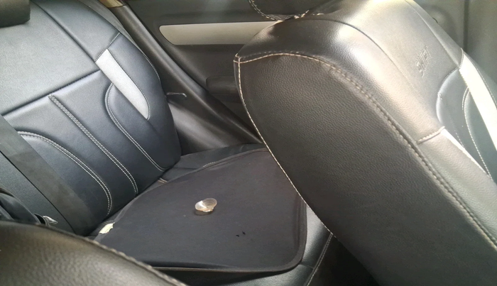 2010 Maruti Swift VXI, Petrol, Manual, 1,35,728 km, interior