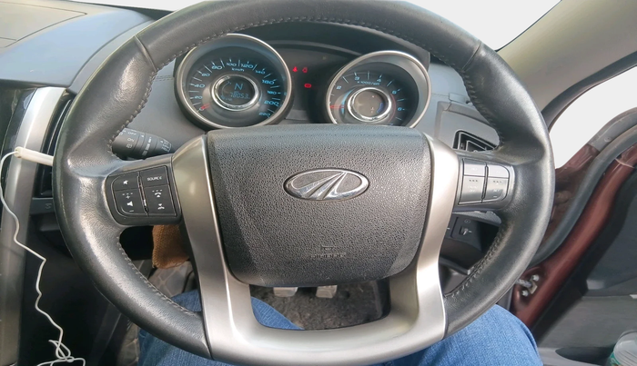 2018 Mahindra XUV500 W11, Diesel, Manual, 78,053 km, interior