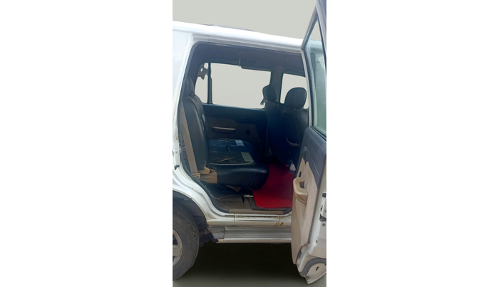 2013 Chevrolet Tavera ELITE LS B3 10 STR BS III, Diesel, Manual, 1,77,370 km, interior