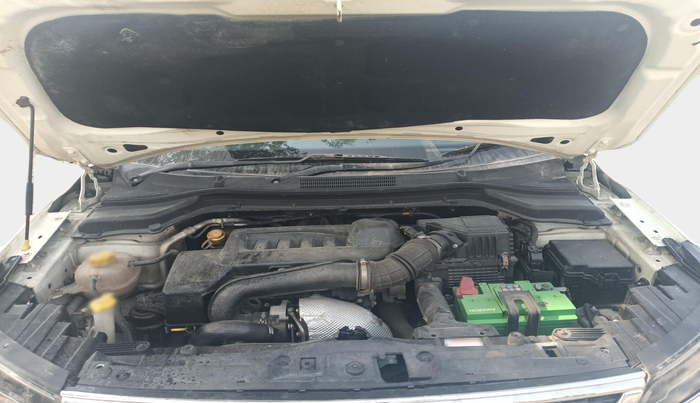 2019 Mahindra XUV300 W8 (O) 1.5 DIESEL, Diesel, Manual, 1,22,819 km, exterior