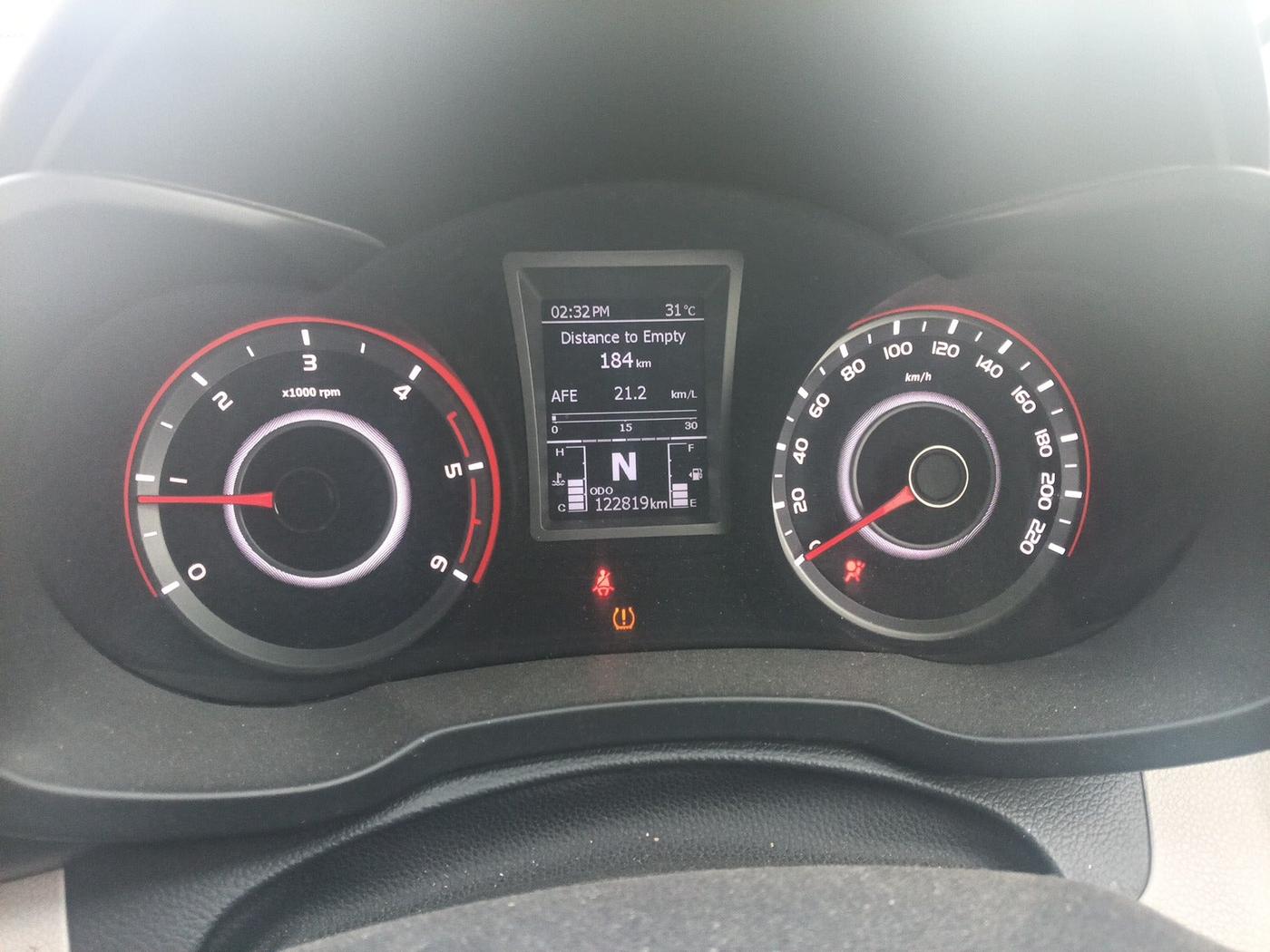 2019 Mahindra XUV300 W8 (O) 1.5 DIESEL, Diesel, Manual, 1,22,819 km, interior
