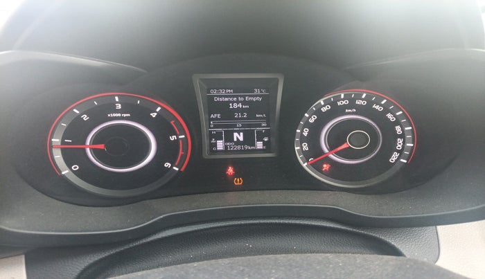 2019 Mahindra XUV300 W8 (O) 1.5 DIESEL, Diesel, Manual, 1,22,819 km, interior