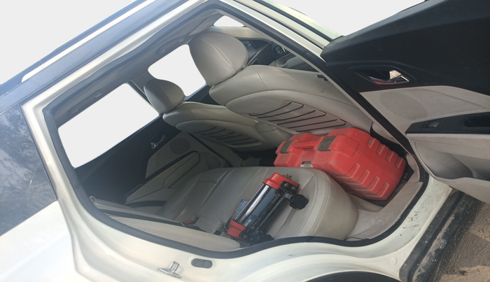 2019 Mahindra XUV300 W8 (O) 1.5 DIESEL, Diesel, Manual, 1,22,819 km, interior