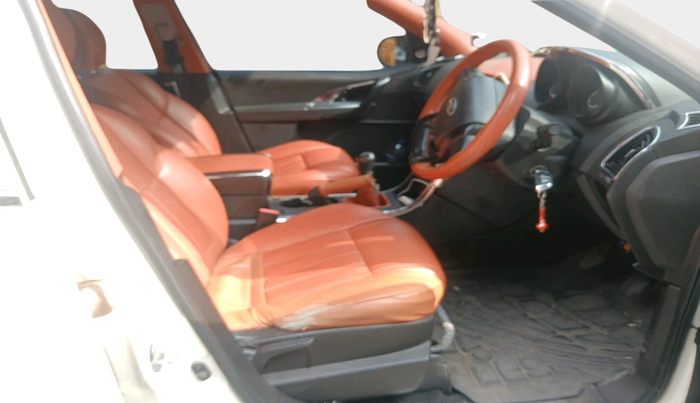 2018 Mahindra XUV500 W5, Diesel, Manual, 69,642 km, interior