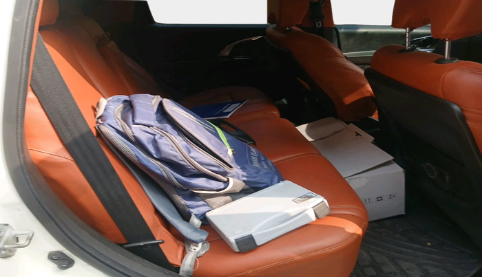 2018 Mahindra XUV500 W5, Diesel, Manual, 69,642 km, interior