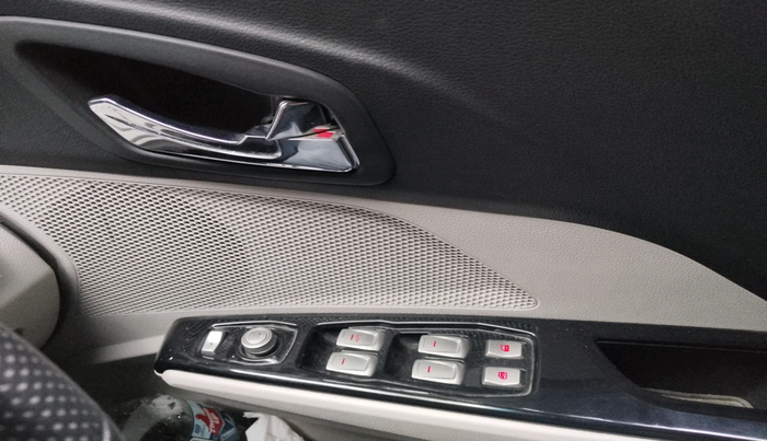 2021 Mahindra XUV300 W8 (O) 1.2 PETROL AMT, Petrol, Automatic, 8,128 km, interior