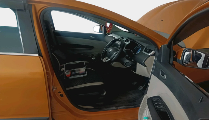 2019 Renault TRIBER RXZ, Petrol, Manual, 37,383 km, interior