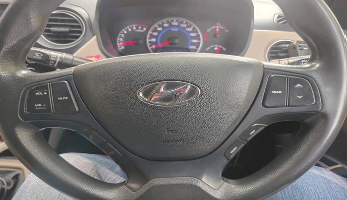 2016 Hyundai Grand i10 SPORTZ 1.2 KAPPA VTVT, Petrol, Manual, 1,40,338 km, interior