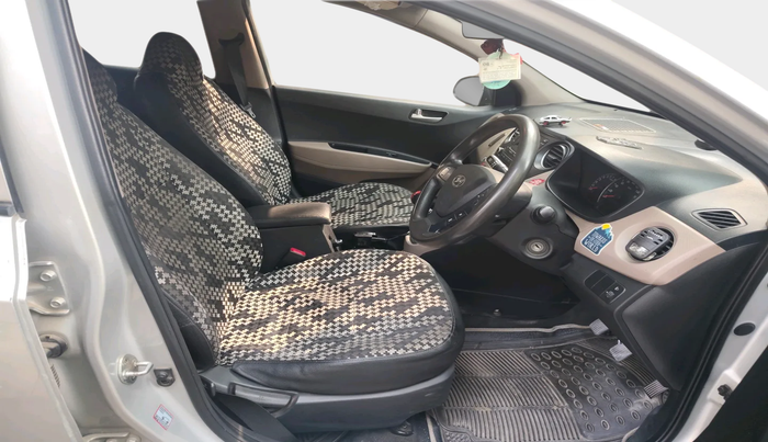 2016 Hyundai Grand i10 SPORTZ 1.2 KAPPA VTVT, Petrol, Manual, 1,40,338 km, interior