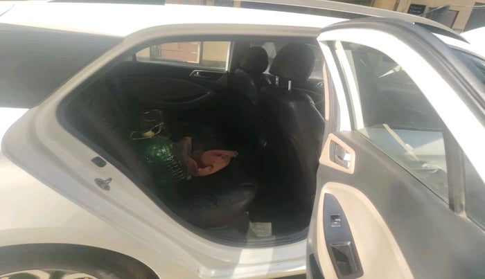 2018 Hyundai Elite i20 ASTA 1.2 (O), Petrol, Manual, 1,01,418 km, interior