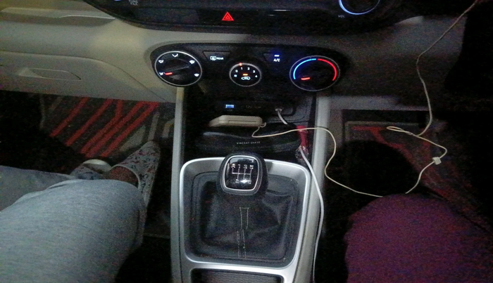 2022 Hyundai VENUE S (O) 1.0 TURBO IMT, Petrol, Manual, 43,915 km, interior