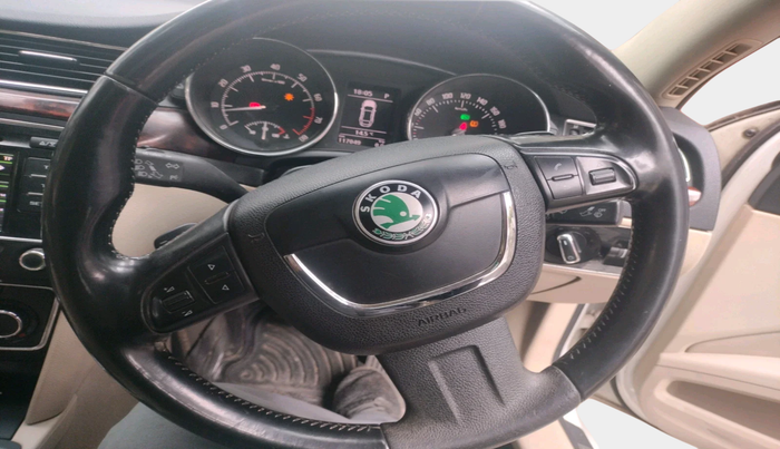 2013 Skoda Superb ELEGANCE 1.8 TSI AT, Petrol, Automatic, 1,17,075 km, interior