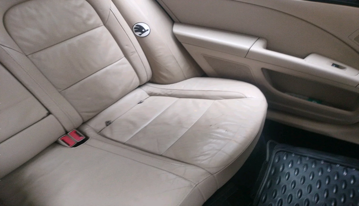 2013 Skoda Superb ELEGANCE 1.8 TSI AT, Petrol, Automatic, 1,17,075 km, interior