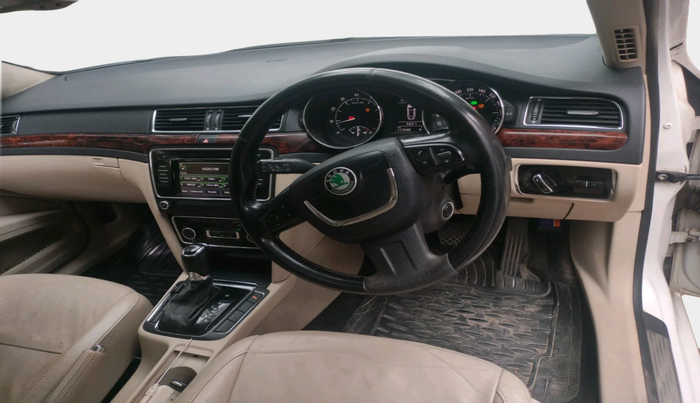 2013 Skoda Superb ELEGANCE 1.8 TSI AT, Petrol, Automatic, 1,17,075 km, interior