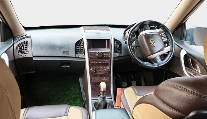 2015 Mahindra XUV500 W6, Diesel, Manual, 1,17,801 km, interior