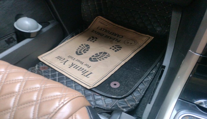 2020 Mahindra XUV500 W11 AT, Diesel, Automatic, 1,18,253 km, interior