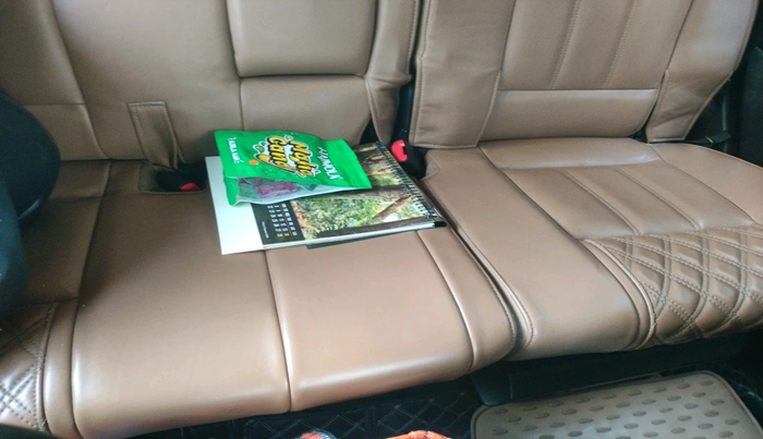 2020 Mahindra XUV500 W11 AT, Diesel, Automatic, 1,18,253 km, interior