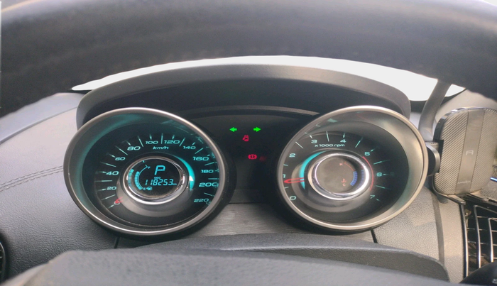 2020 Mahindra XUV500 W11 AT, Diesel, Automatic, 1,18,253 km, interior