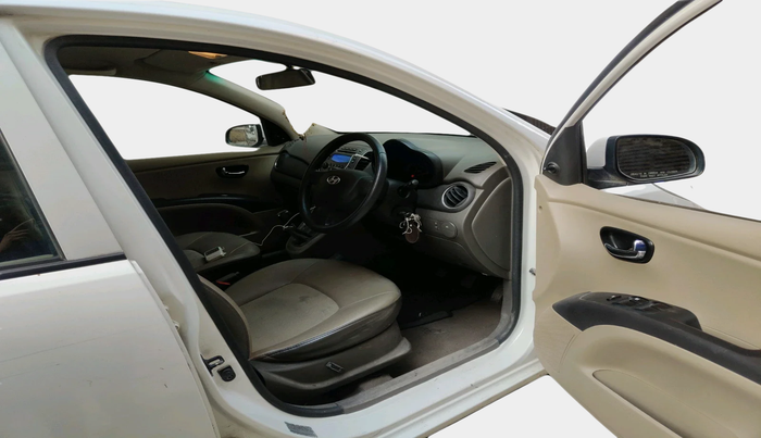 2015 Hyundai i10 SPORTZ 1.1, Petrol, Manual, 28,884 km, interior