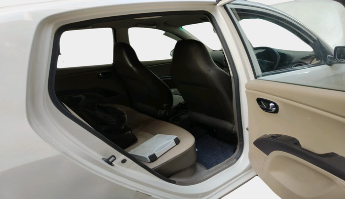 2015 Hyundai i10 SPORTZ 1.1, Petrol, Manual, 28,884 km, interior