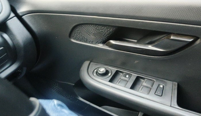 2022 Tata ALTROZ XTA DARK EDTION, Petrol, Automatic, 18,671 km, interior