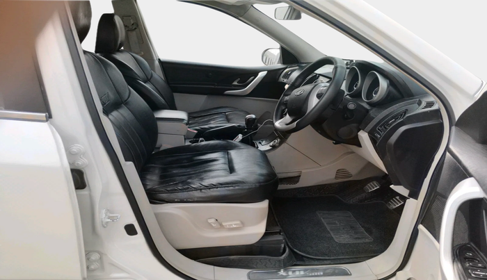 2016 Mahindra XUV500 W10 1.99, Diesel, Manual, 1,24,530 km, interior