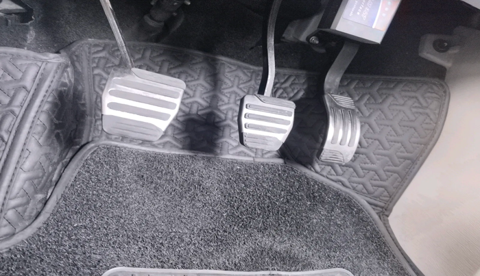 2016 Mahindra XUV500 W10 1.99, Diesel, Manual, 1,24,530 km, interior