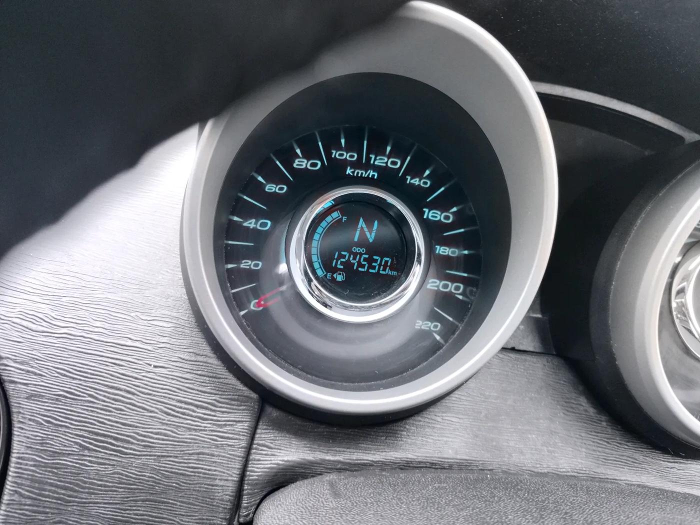 2016 Mahindra XUV500 W10 1.99, Diesel, Manual, 1,24,530 km, interior