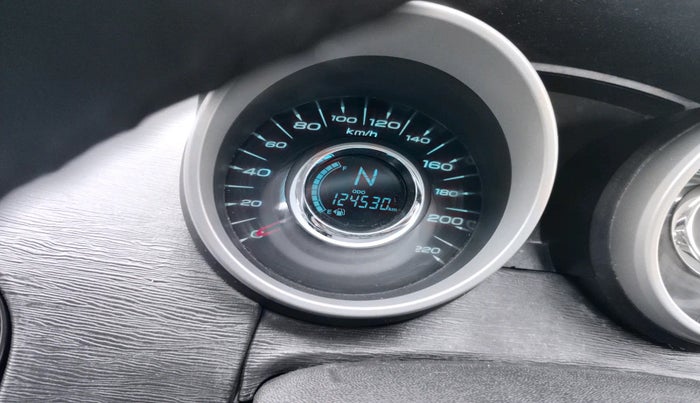 2016 Mahindra XUV500 W10 1.99, Diesel, Manual, 1,24,530 km, interior