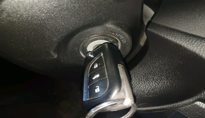 2014 Toyota Corolla Altis J PETROL, Petrol, Manual, 2,05,725 km, interior