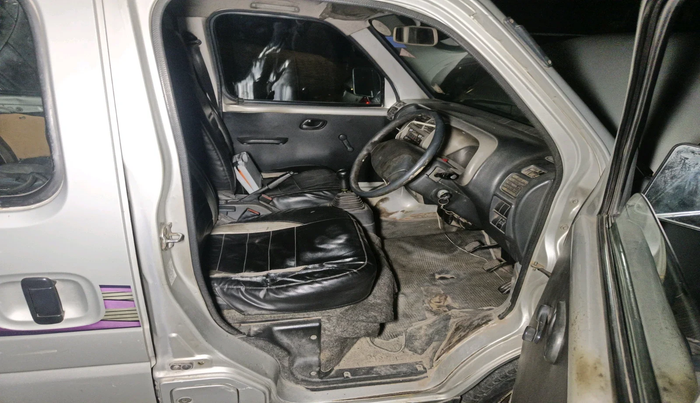 2010 Maruti Eeco 5 STR WITH A/C+HTR, Petrol, Manual, 1,05,129 km, interior