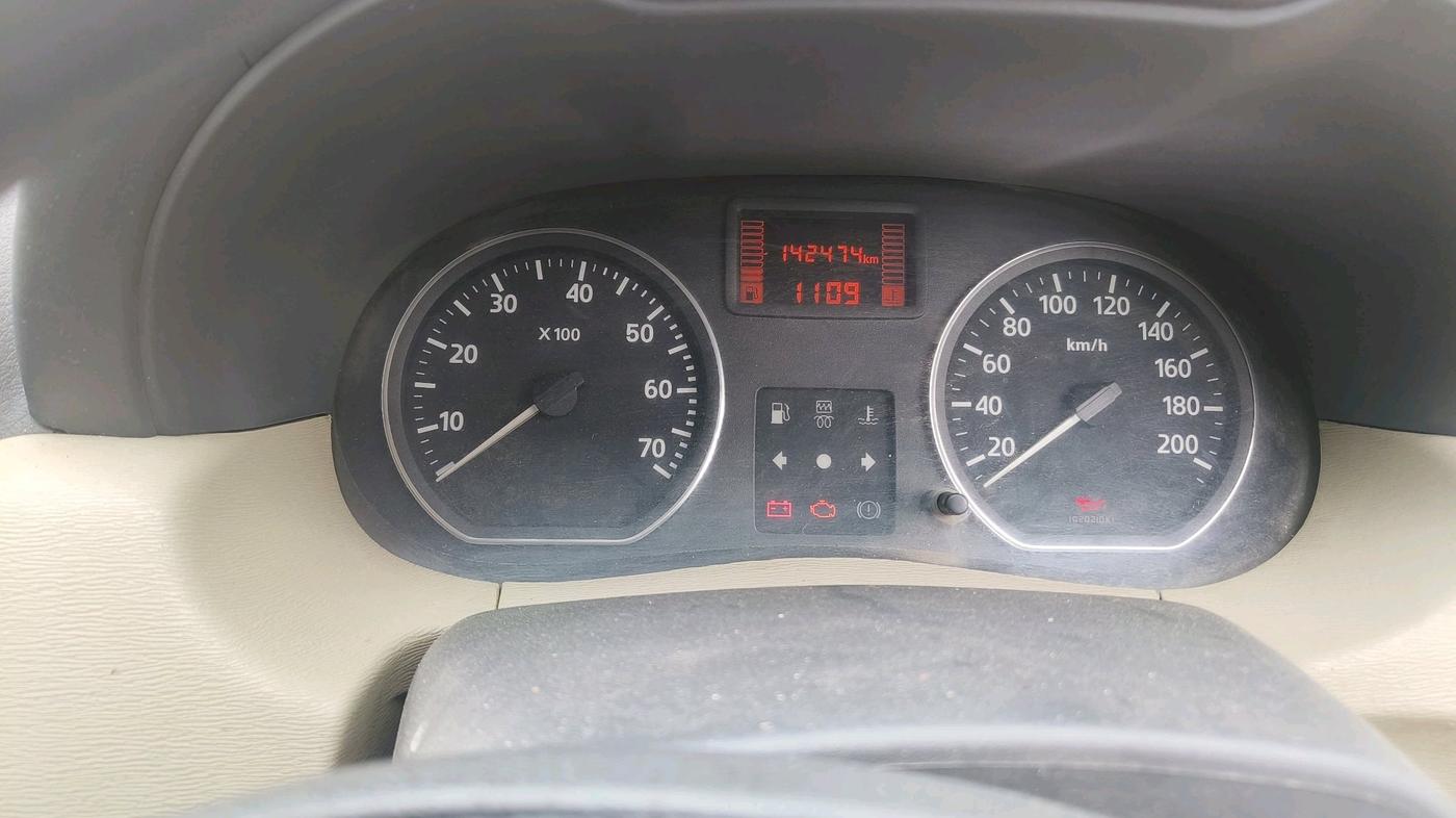 2014 Nissan Terrano XL (D), Diesel, Manual, 1,42,474 km, interior