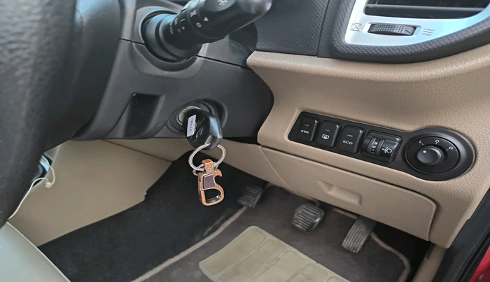 2016 Mahindra TUV300 T8, Diesel, Manual, 90,604 km, interior