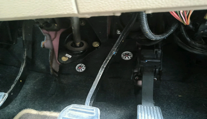 2016 Mahindra TUV300 T8, Diesel, Manual, 90,604 km, interior