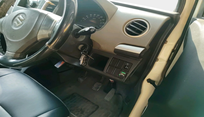 2011 Maruti Wagon R 1.0 LXI, Petrol, Manual, 1,02,689 km, interior
