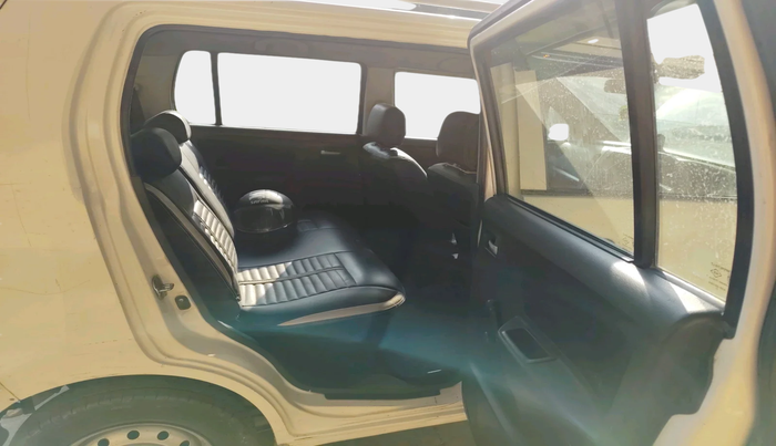 2011 Maruti Wagon R 1.0 LXI, Petrol, Manual, 1,02,689 km, interior