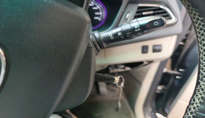 2019 Mahindra MARAZZO M6 8 STR, Diesel, Manual, 93,000 km, interior