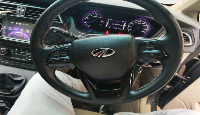 2019 Mahindra MARAZZO M6 8 STR, Diesel, Manual, 93,000 km, interior