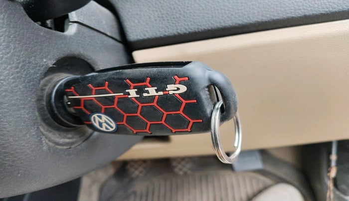 2014 Volkswagen Polo HIGHLINE1.2L, Petrol, Manual, 1,01,611 km, interior