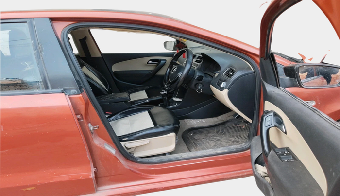 2014 Volkswagen Polo HIGHLINE1.2L, Petrol, Manual, 1,01,611 km, interior