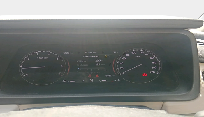 2022 Mahindra XUV700 MX P MT 5 STR, Petrol, Manual, 9,822 km, interior