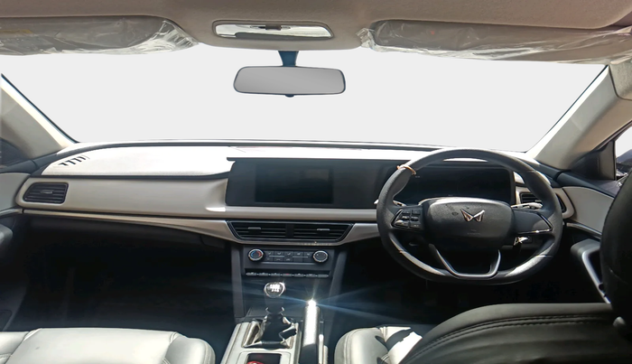 2022 Mahindra XUV700 MX P MT 5 STR, Petrol, Manual, 9,822 km, interior