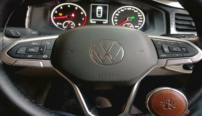 2022 Volkswagen VIRTUS HIGHLINE TSI 1.0 AT, Petrol, Automatic, 38,385 km, interior